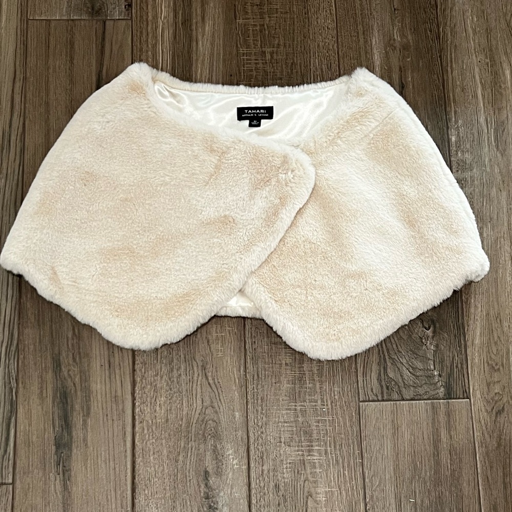 Tahari ASL Cream Faux Fur Capelet